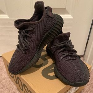 Yeezy 350 v2 Black (non reflective)
